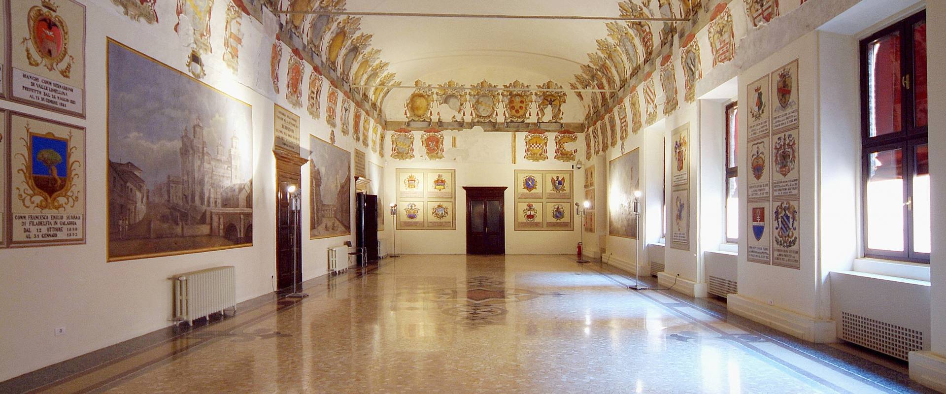 Castello Estense. Sala degli Stemmi foto di baraldi